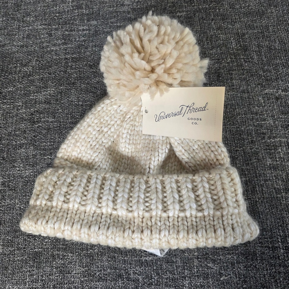 Universal Thread Warm Beige Chunky Knit Beanie Pom Pom Hat SD19DST-H1 NWT